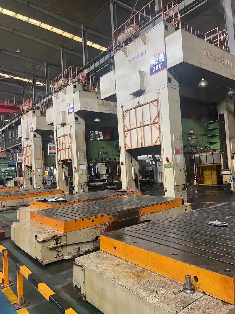 高效鍛壓解決方案 二手金豐1200T四點壓力機(jī)與揚力800T機(jī)械壓力機(jī)整線出售